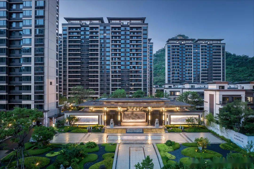 就拿柳州建发磐龙府来说,已然向柳州再现了传统中式建筑之美,同时