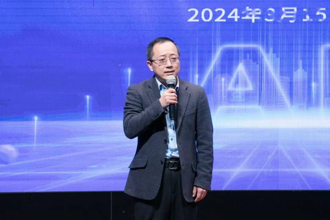 未来正在发生丨我校举办数字化和人工智能中心揭牌仪式