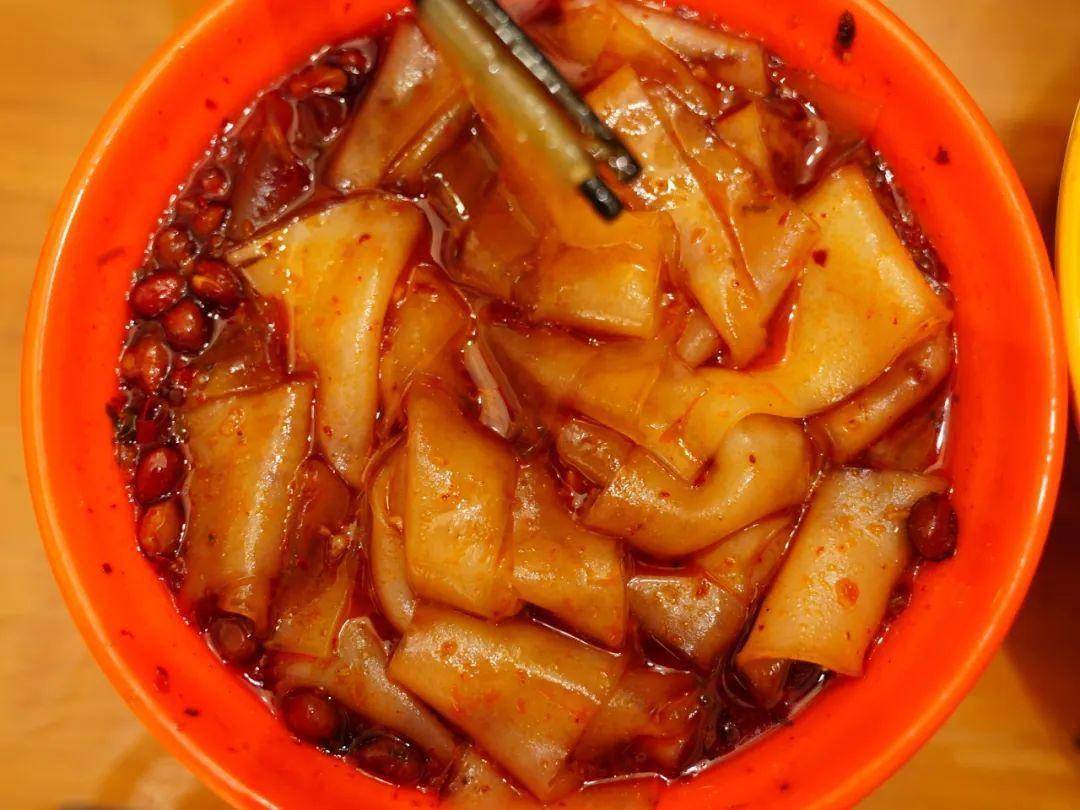 甘肃麻辣烫又双叒叕火出圈了白银麻辣烫了解一下附赠24小时美食攻略