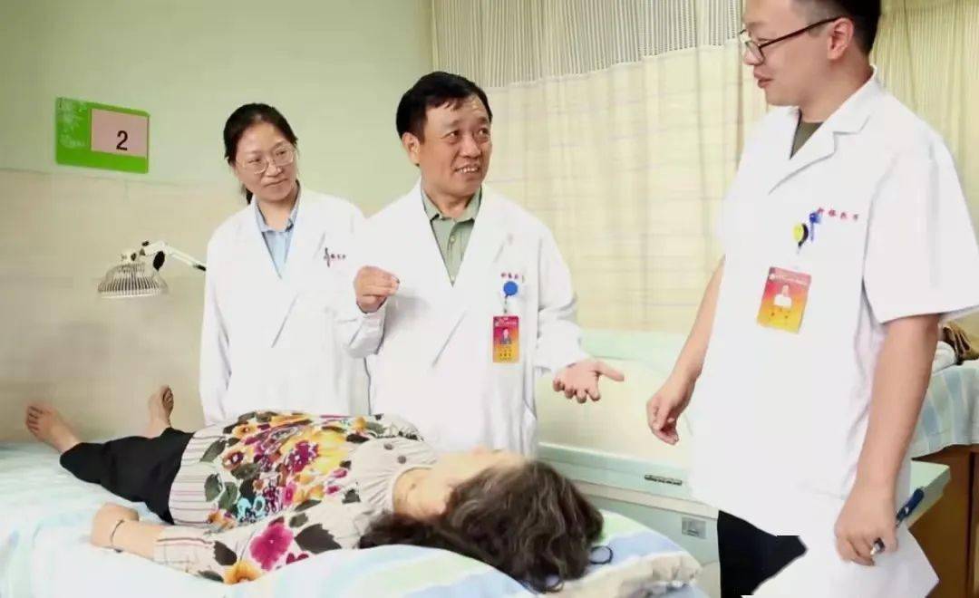 对话名医大师陆军军医大学新桥医院中医科专家晋献春怀着一颗心系患者