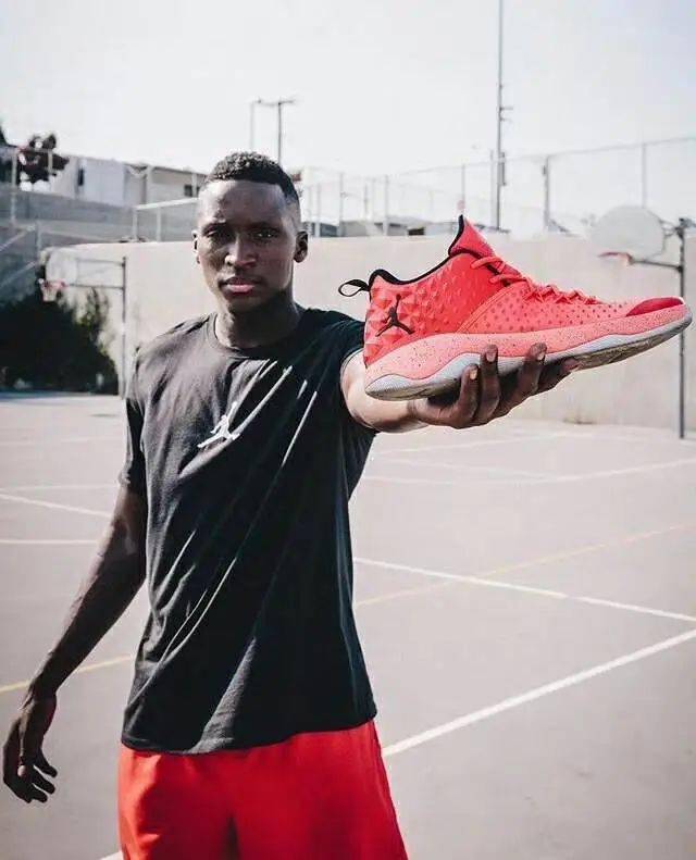 这位代言人太苦了……_迪波_奥拉_jordan