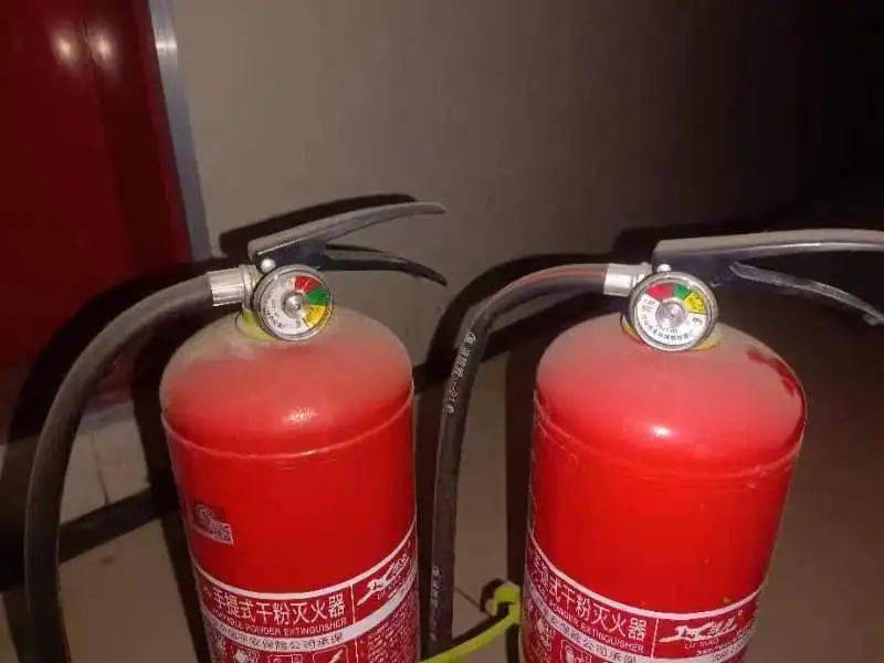 隐患五火灾自动报警系统停用;隐患四疏散楼梯间防火门闭门器损坏;隐患