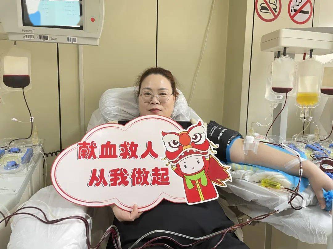 学雷锋献热血热血战士相约成分血捐献