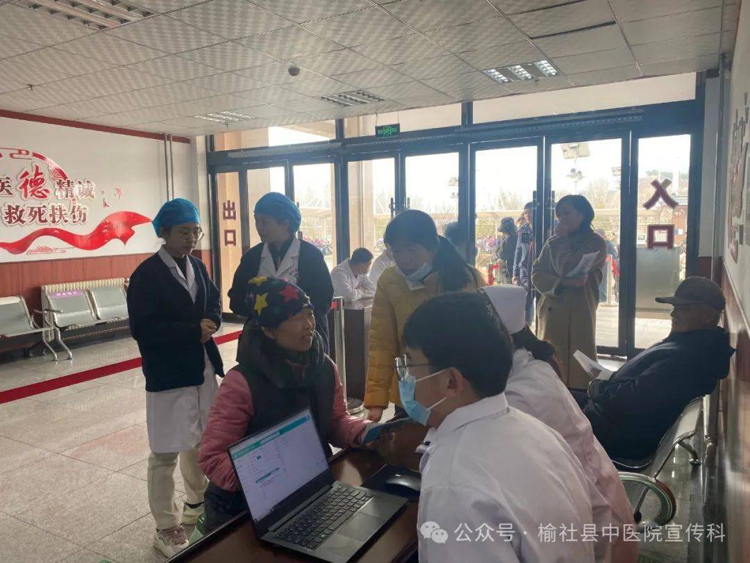 榆社全国名中医冯五金教授在县中医院开展坐诊活动