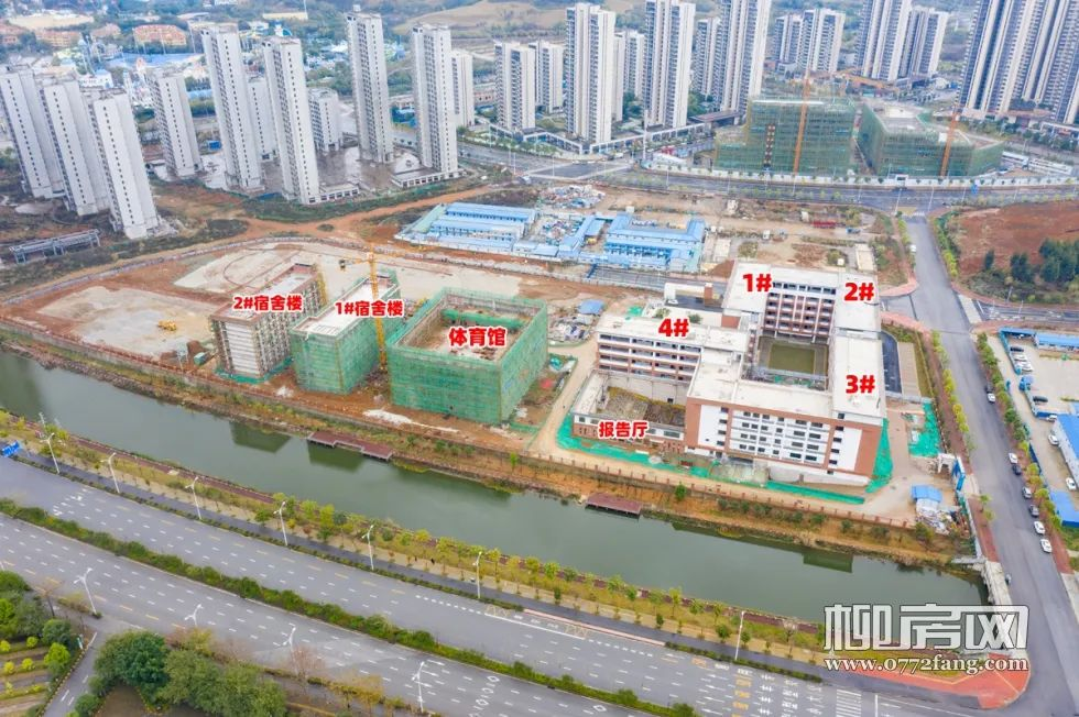 明德中学2月底进度鱼峰区荣军路中学目前正常施工中,项目建设起止年限