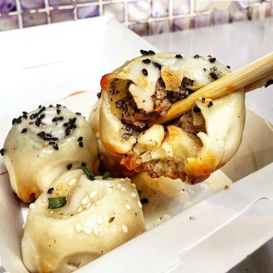 (图片源自:instagram@eat4forever)店内必点的上海生煎包有招牌,鲜虾