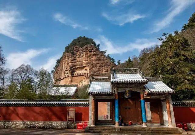 此外,南郭寺,水帘洞,曲溪,武山温泉和李广墓等也是天水值得一游的景点