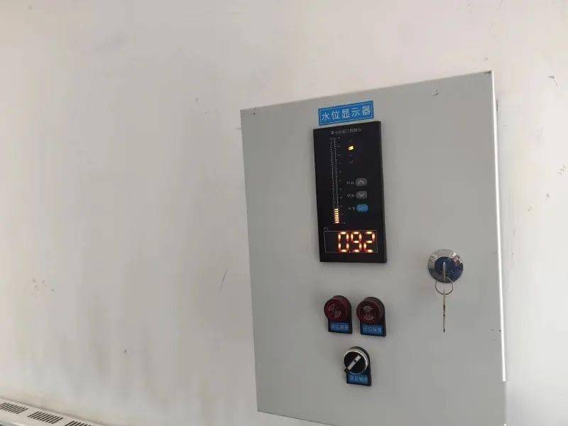 防火间距堆放杂物;1.消防水池液位显示储水 0.