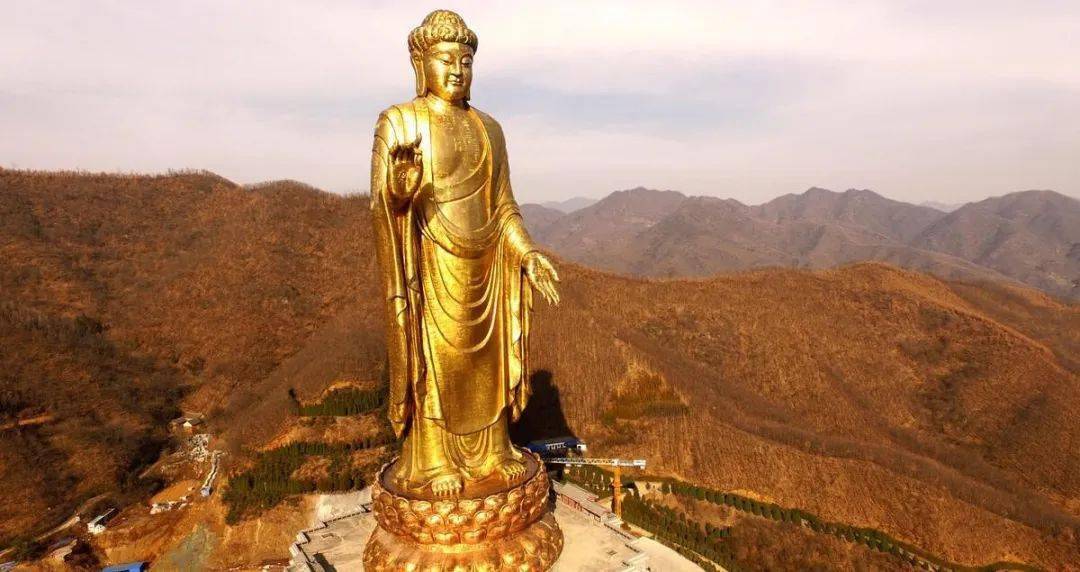 在河南省平顶山,拥有目前世界上最高的佛教造像,就是中原大佛,佛总高