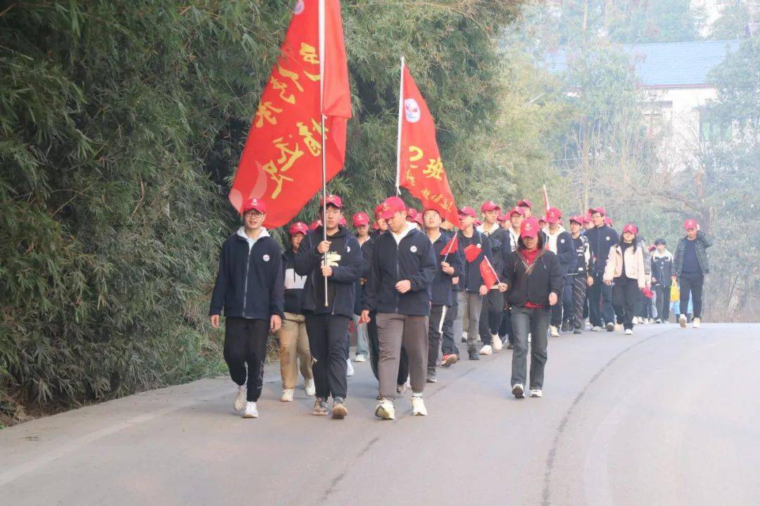 武胜中学开展主题团日暨红色研学实践活动