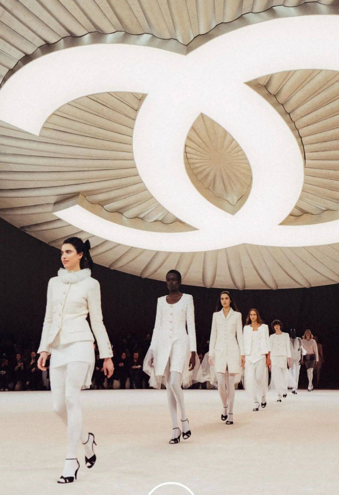 每周速报versace宣布奥斯卡奖得主cillianmurphy为代言人