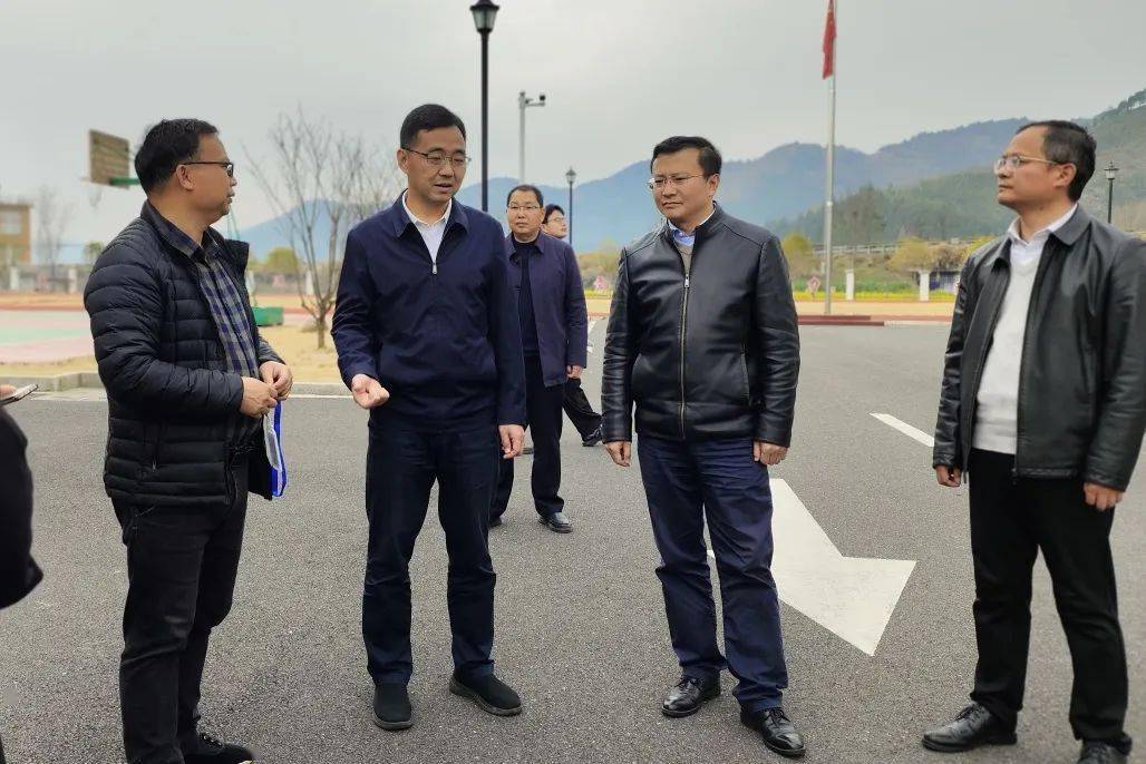 职称的通知》,开化县第二初级中学汪建军通过中小学正高级教师评审