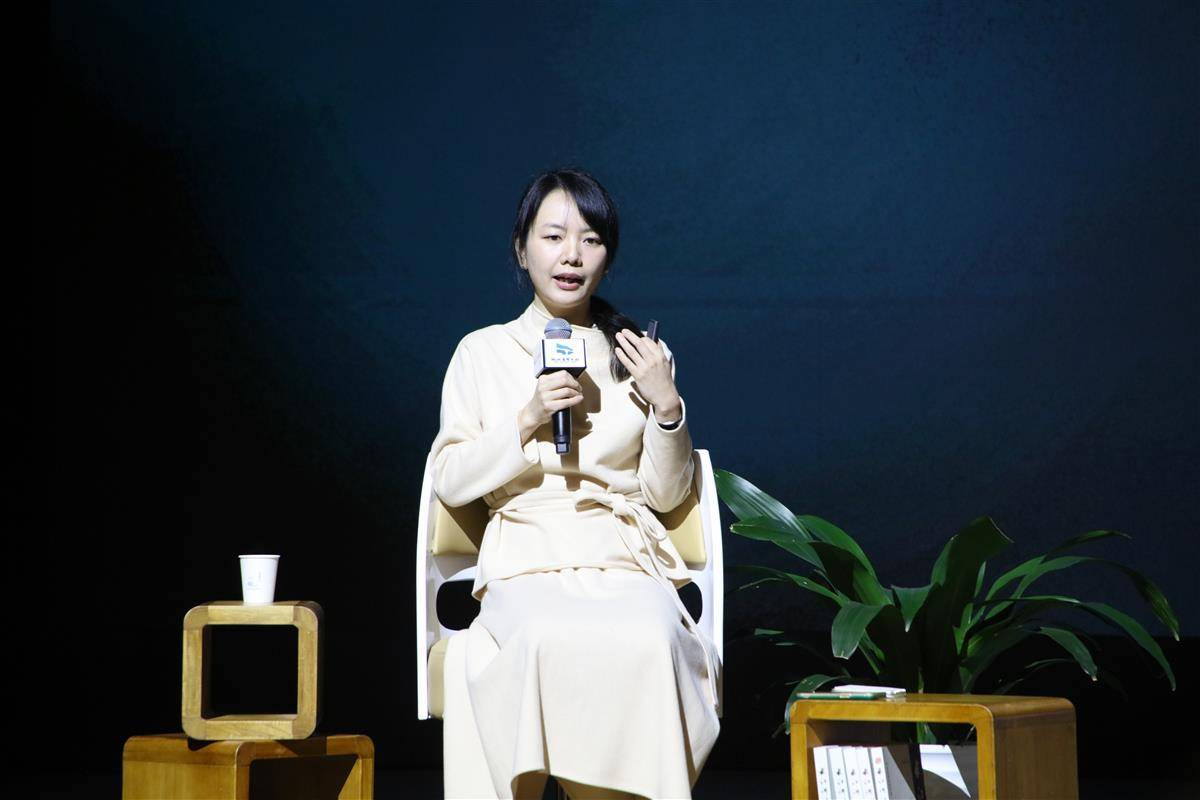 黄晓丹聊写作文学训练可以让我们的生活更加丰盈