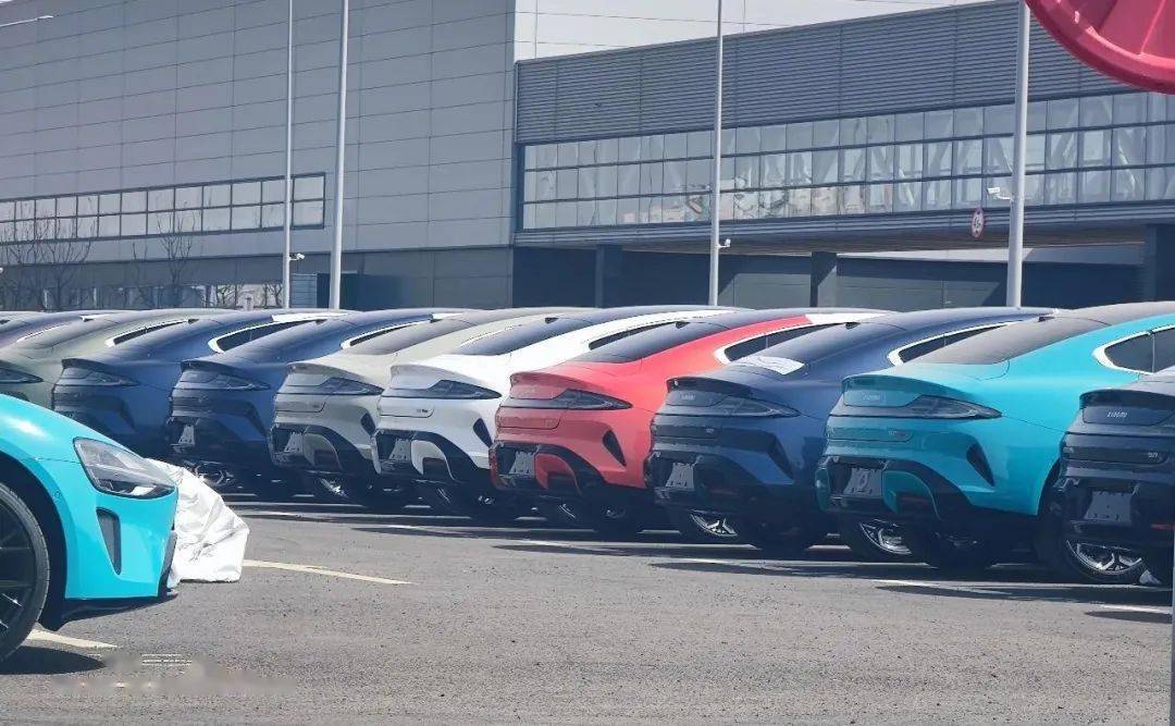 小米汽车配色高达10多种你最爱哪个首款骁龙8g3折叠屏来了