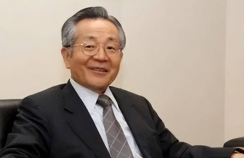 不过,当他见到大宫义雄,也就是自己的岳父后,他的内心倒是奇异的冷静