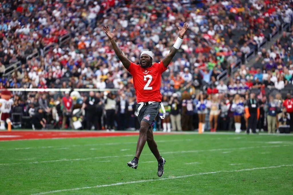 布朗签下最水职业碗四分卫菲尔兹交易加盟钢人竟有如此内幕