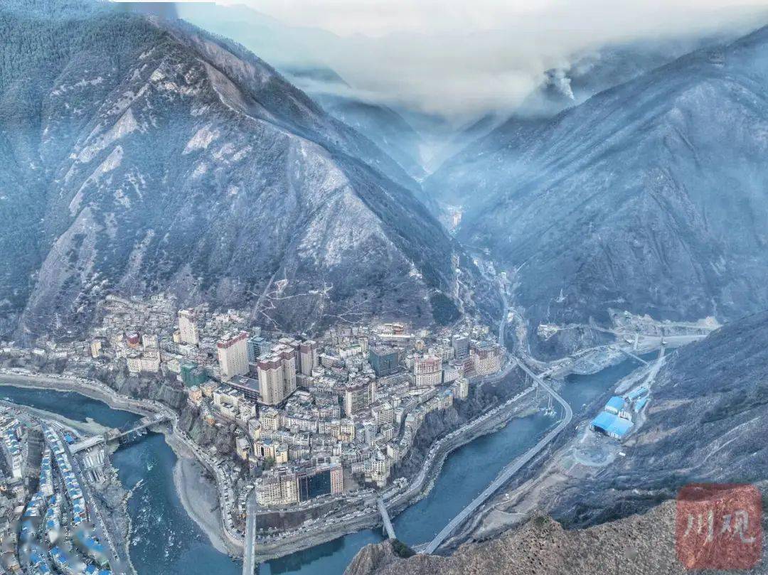 1号火场明火被扑灭已转移5900余人四川雅江森林火灾最新情况