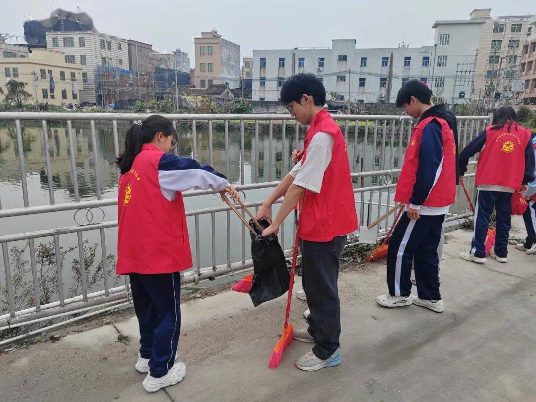 基层动态井都中学开展绿美广东青年先行河我一起巡河护河志愿服务活动