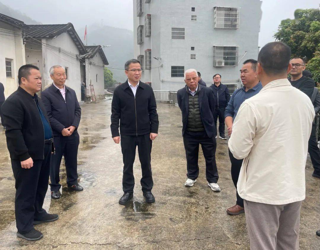 在汤坑镇横东村,罗达祥一行通过实地察看,现场询问