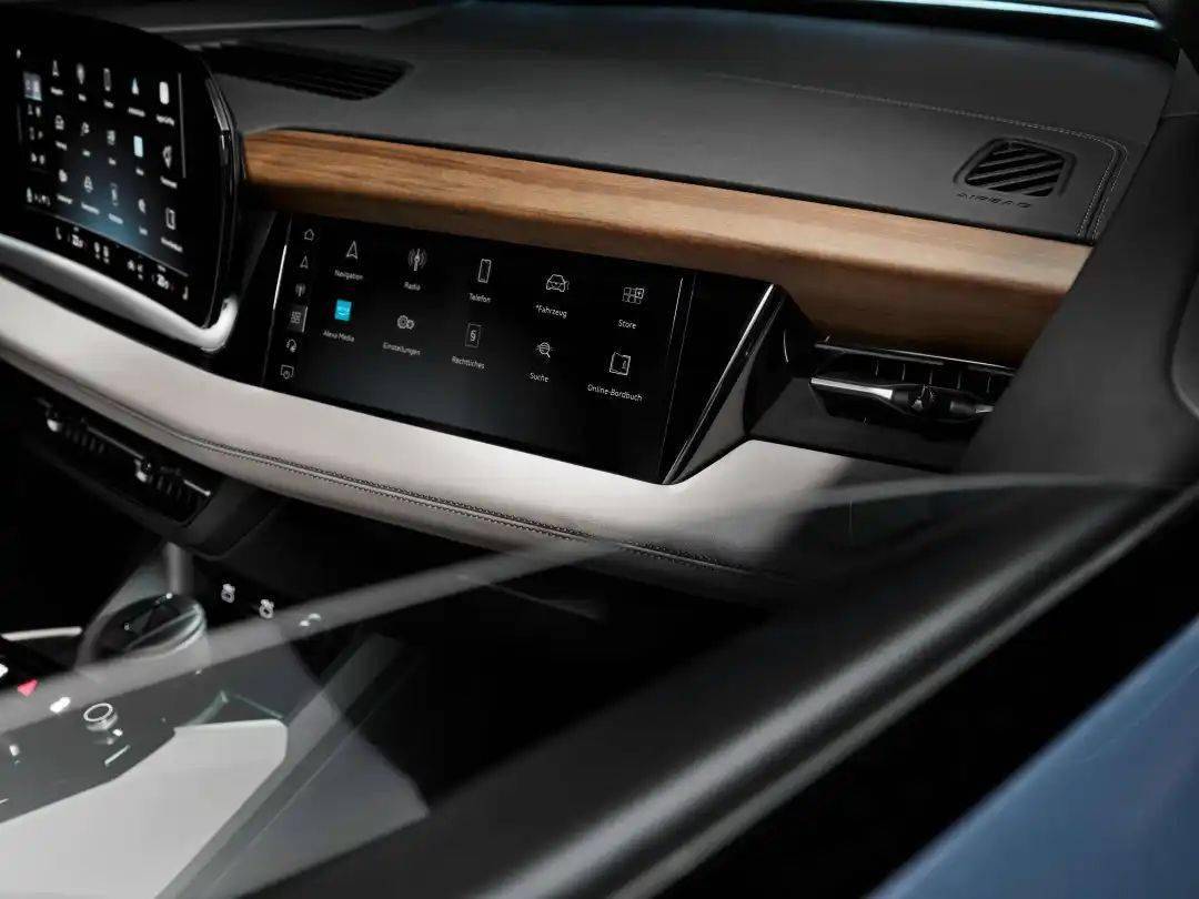 奥迪q6 e-tron的mmi副驾驶显示屏信息娱乐平台:与用户的数字世界融合