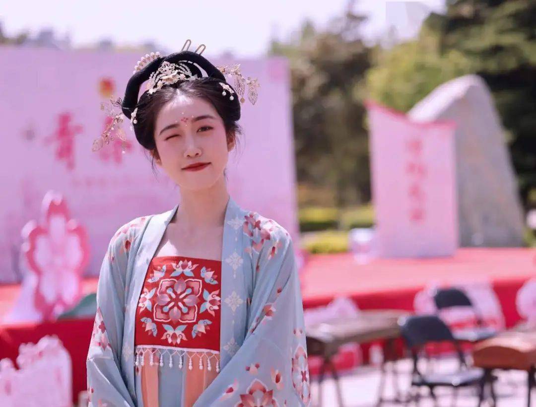 青春榜样王馨怡舞动青春筑梦星野