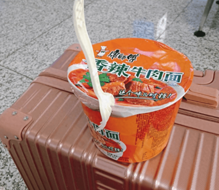 虹桥高铁站商业区不卖方便面?铁路上海局回应_网友_旅客_食品