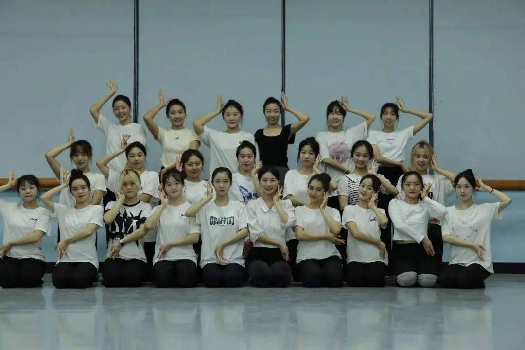 青春榜样王馨怡舞动青春筑梦星野