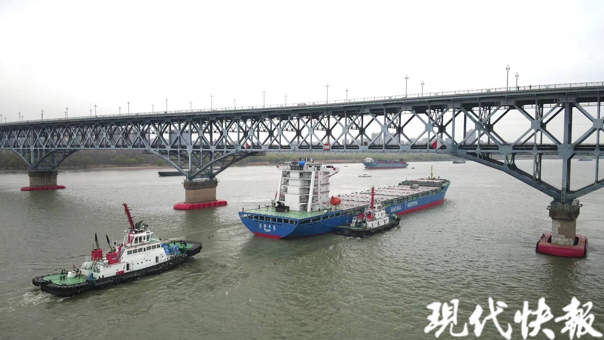 桥梁船舶双安全接近限高海轮安全通过南京长江大桥