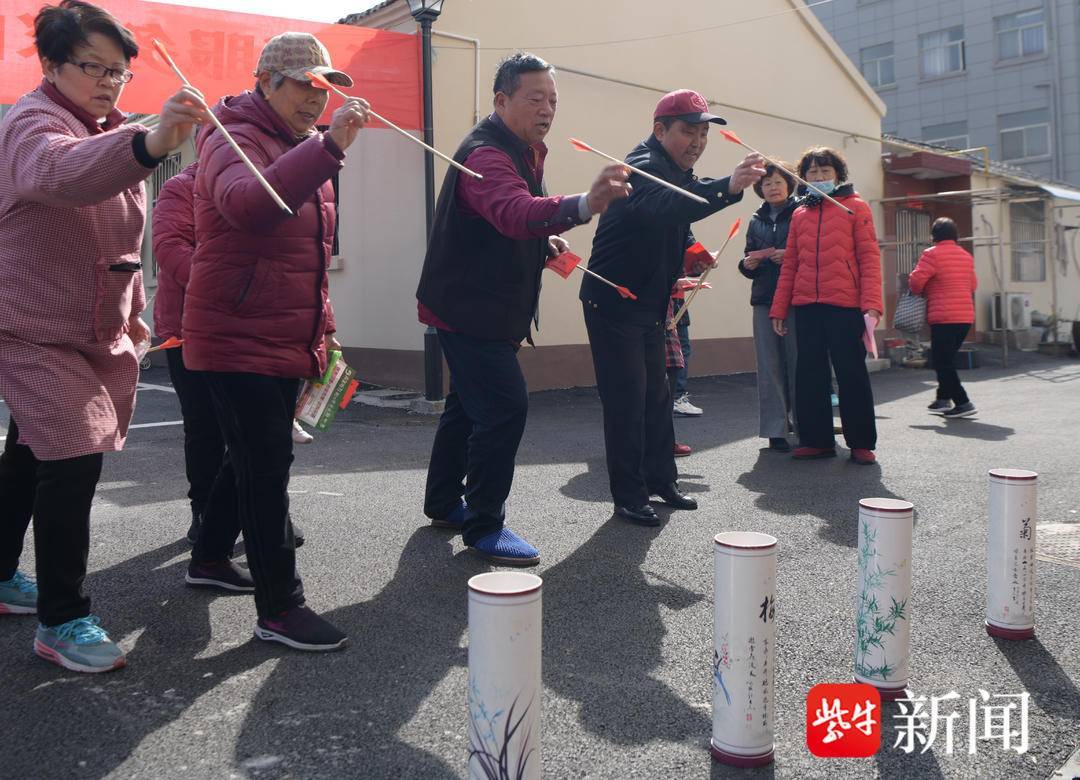 楼道爱心角亮相世界社工日加深居民互助传递邻里关爱