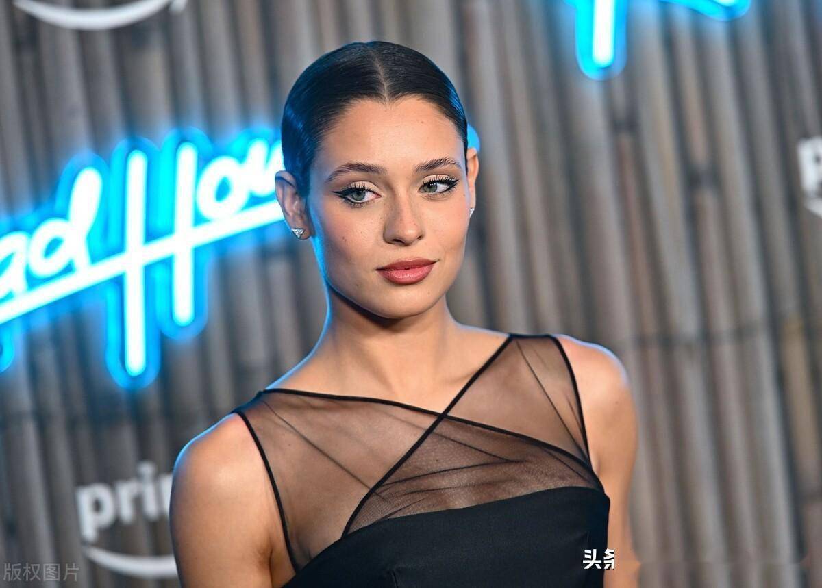 丹妮拉曼希沃现身电影新威龙杀阵纽约首映式