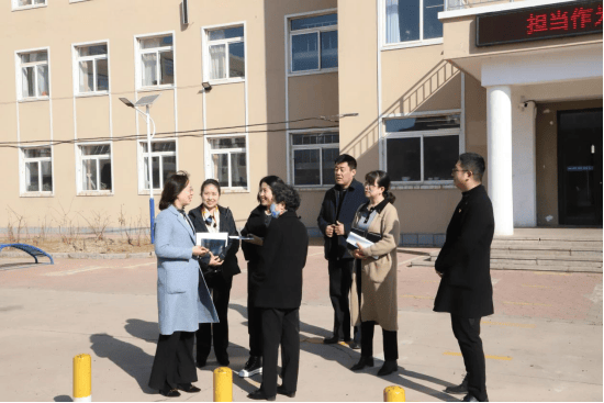 "关心下一代 共谋促发展"——市教育局关工委领导到营口市实验中学