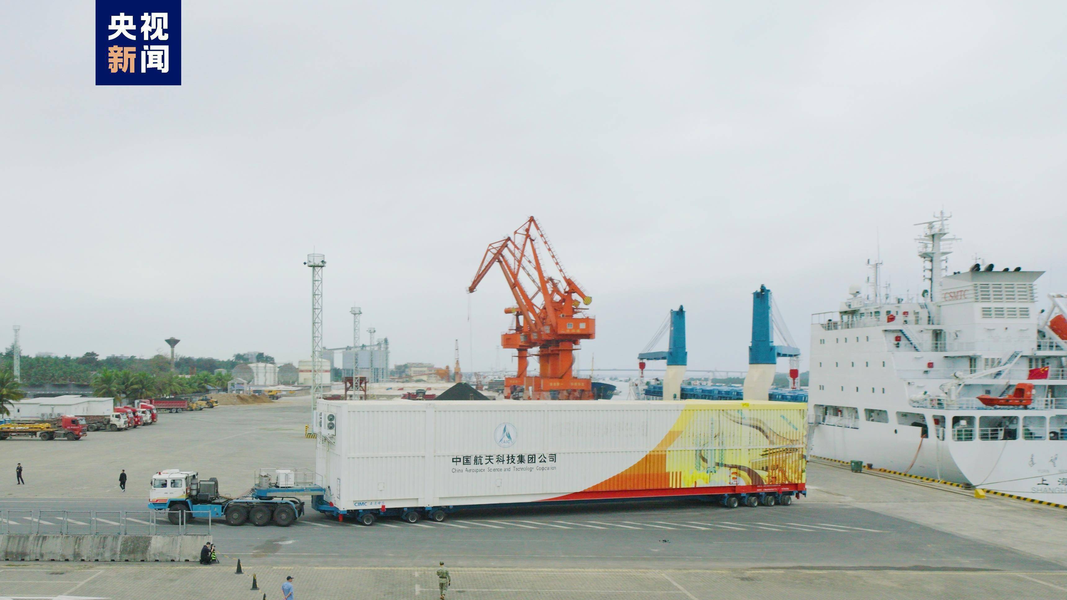 第一项任务是已在2018年成功发射的嫦娥四号,目前它和月球车月兔二号