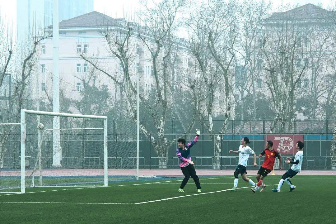 团学时闻踏浪起航2024华工杯足球揭幕战点燃新赛季激情