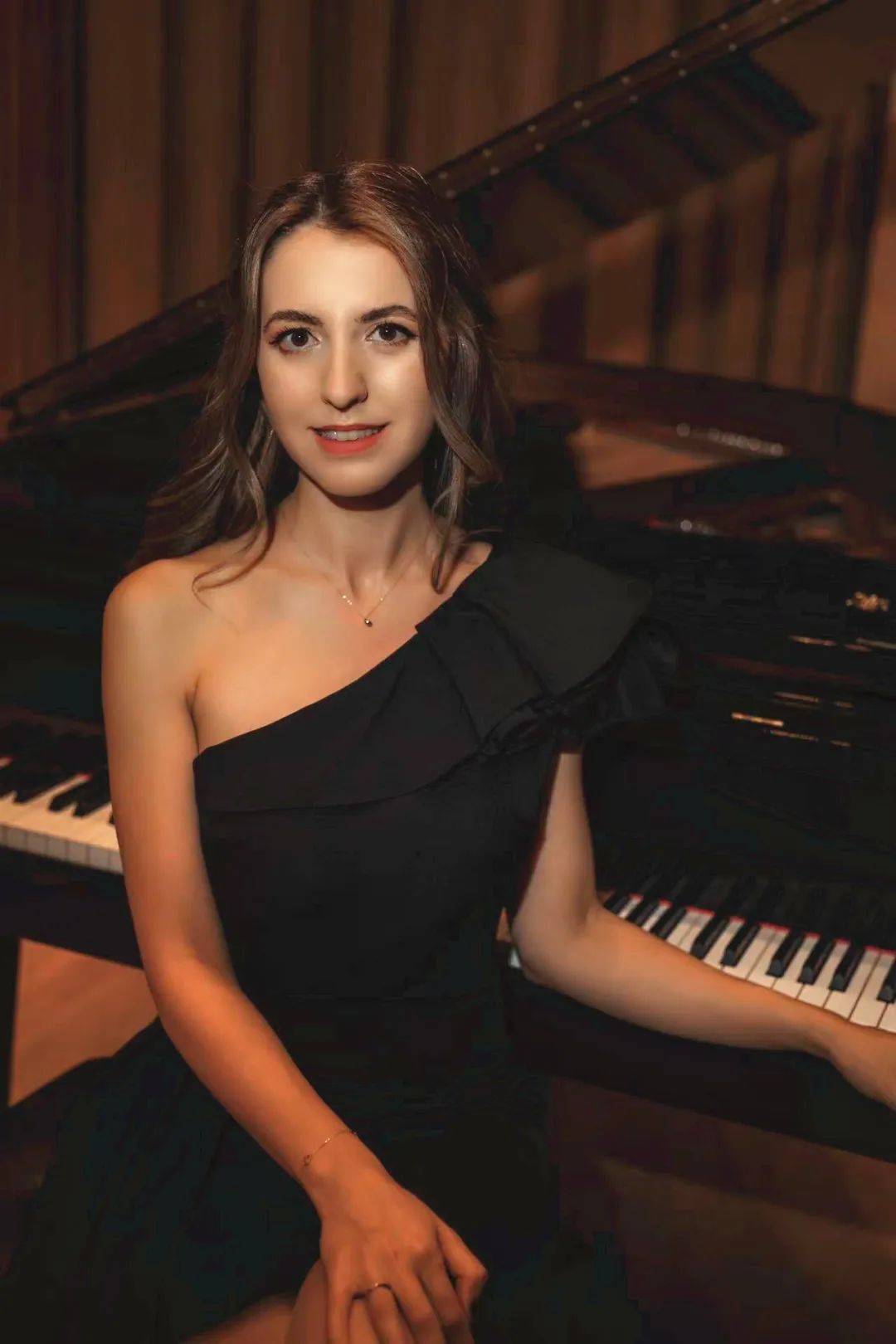 音乐下午茶抢票预告琴语对话周六与您一同走进格里埃尔的音乐世界