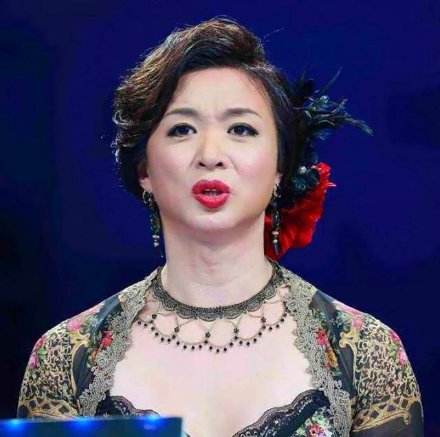 "变性人"金星的双性人生:和女人结婚也嫁过男人,28岁变成女人