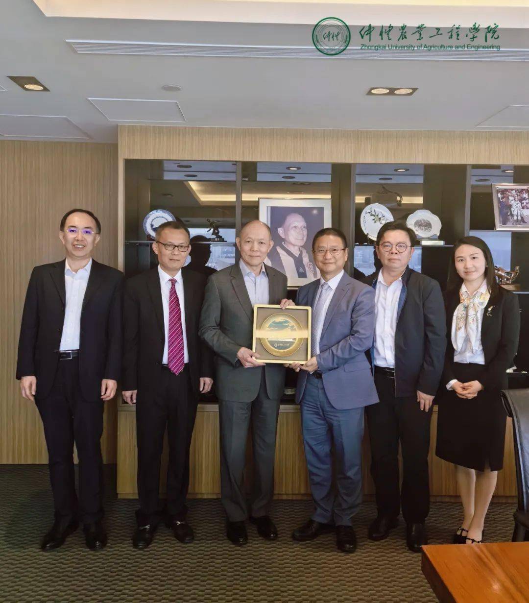 廖明校长率队赴香港拜会校董