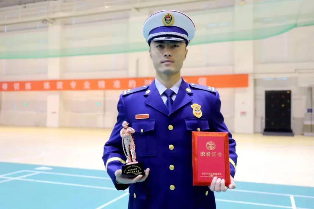 喜报峰峰籍消防救援卫士荣立个人三等功