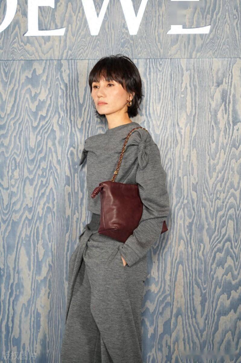 袁泉现身活动看着越美了