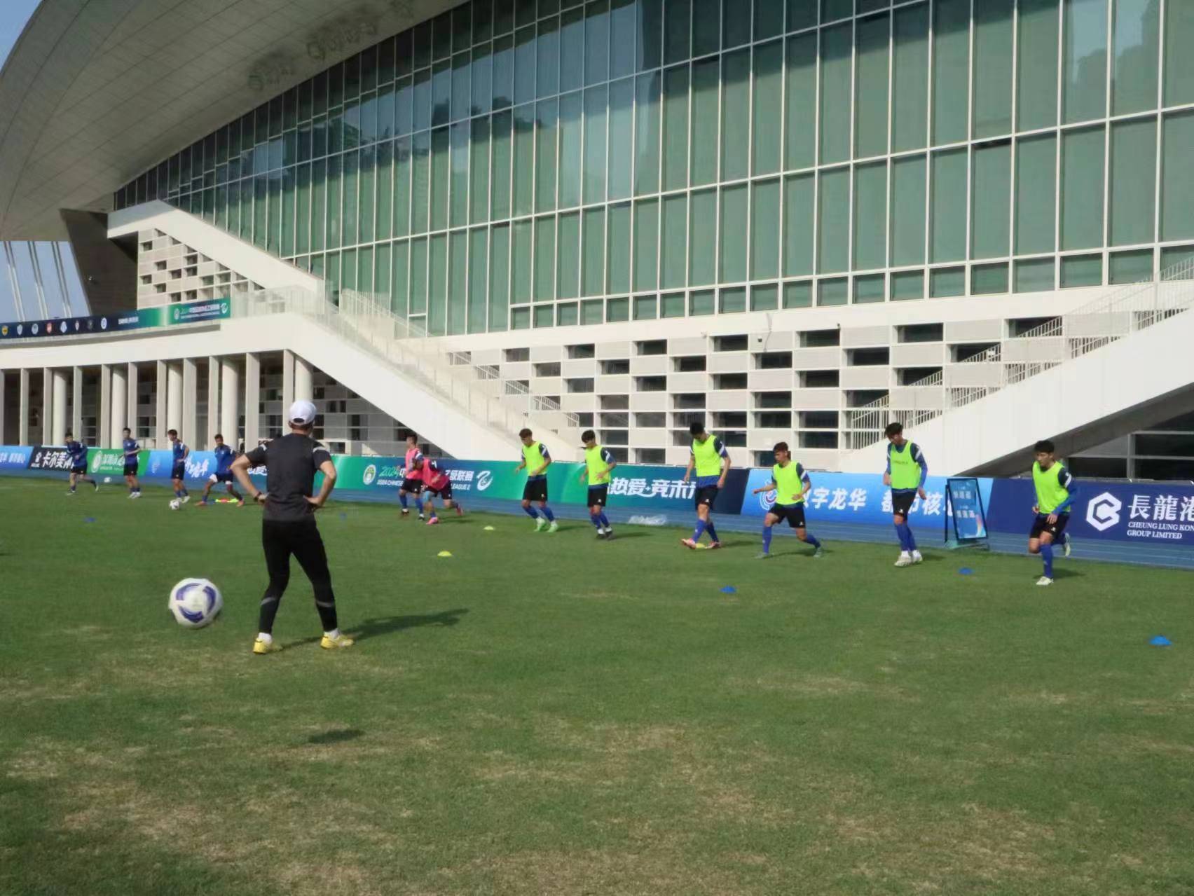 征战中国足协乙级联赛深圳青年人足球俱乐部在龙华举行出征仪式