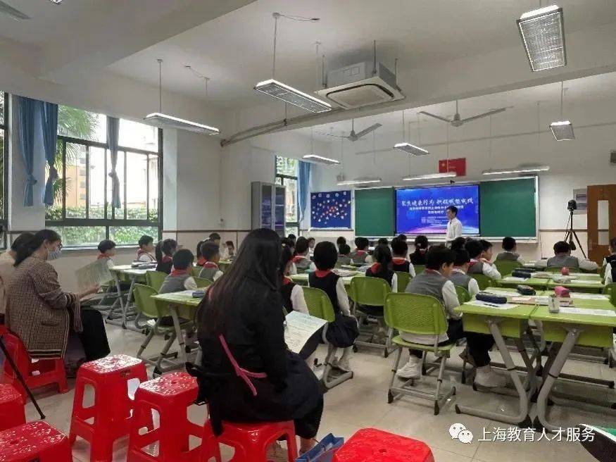 华师大一附中袁芳校长和种子计划学员"面对面"观摩江苏路第五小学课堂