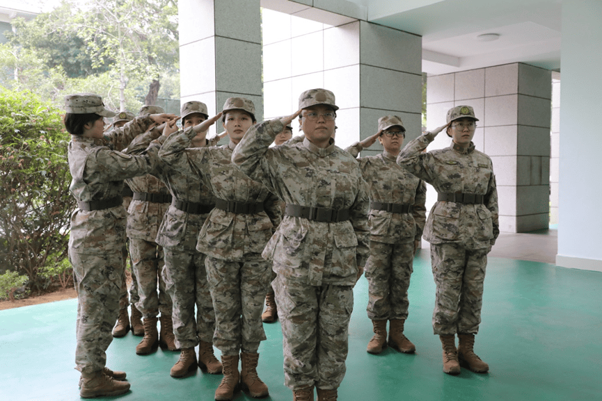 省军区组织新入职文职人员集训_锻炼_新兵_军人