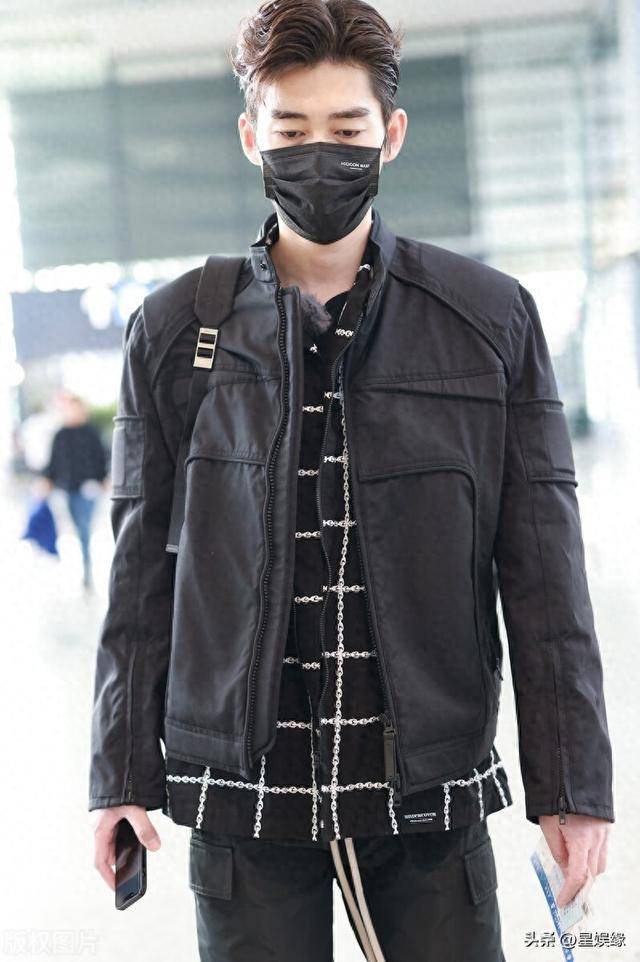 张翰现身上海机场出发录制花儿与少年老友记