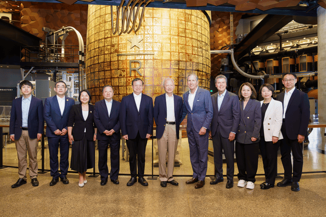 崔天凯陈靖会见星巴克创始人霍华德舒尔茨一行