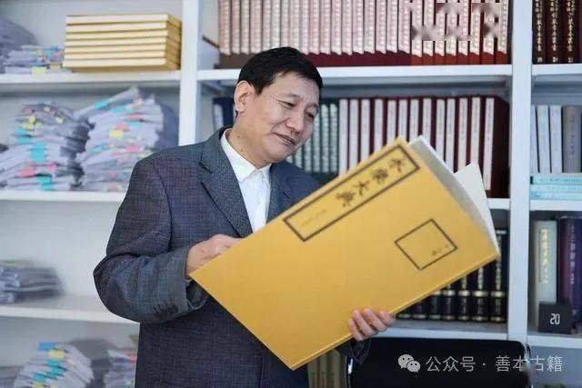 杜泽逊有着多重身份,比如大学教师,《文史哲》杂志编辑部主任,而他最