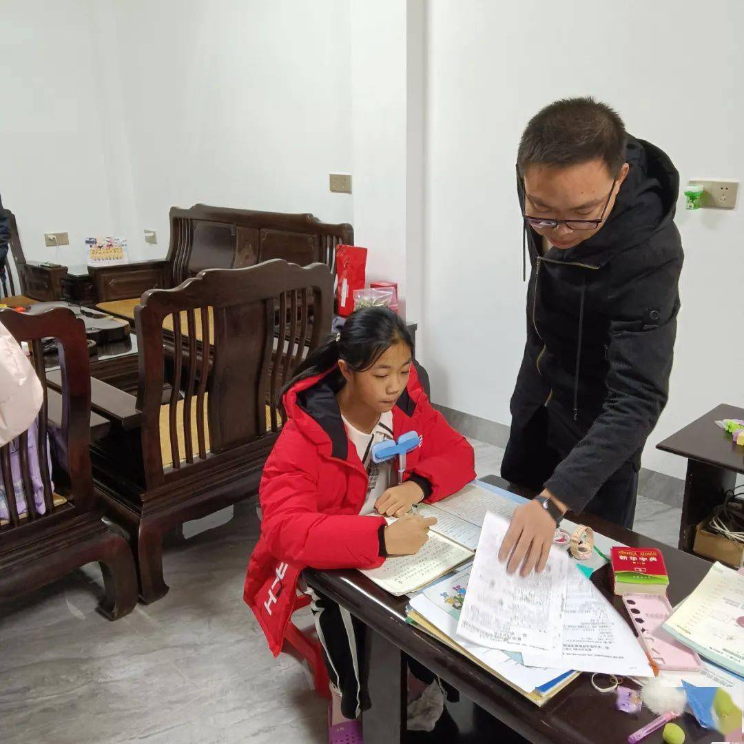 农村小学家访照片图片