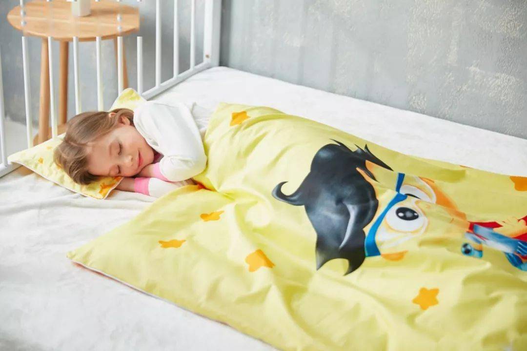 幼儿午睡环节流程,老师要记牢!附急救措施_宝宝_孩子_被子