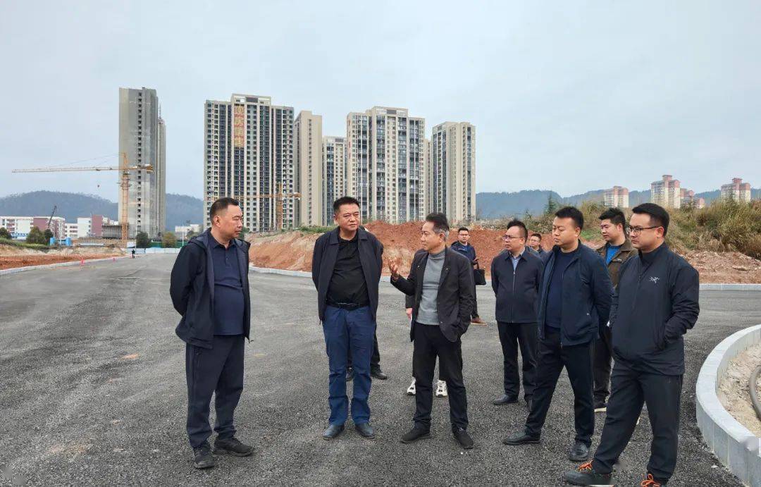 郑绍峰,徐光信一行先后来到活力惠水文体服务中心项目,g321贵定云雾至