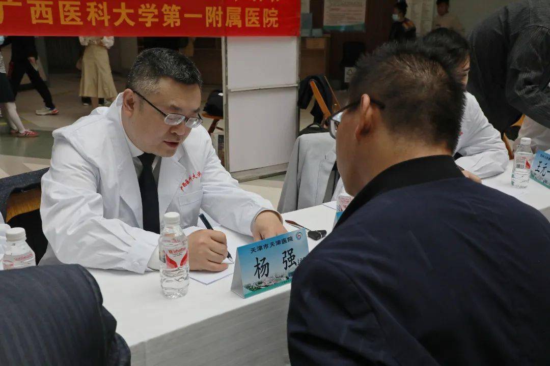 能防吗?""腰椎间盘突出能治吗?""医生,帮我看看这个检查结果?