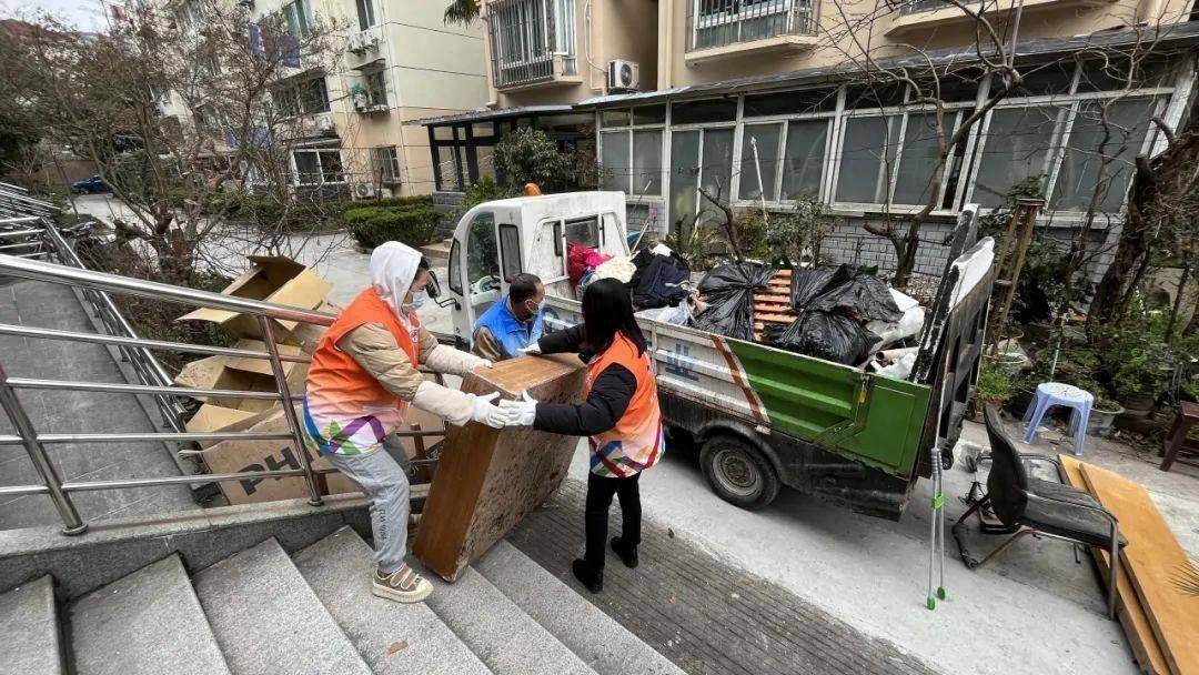 消除楼道堆物“顽疾”，杨浦这个社区在行动_居民_整治_工作