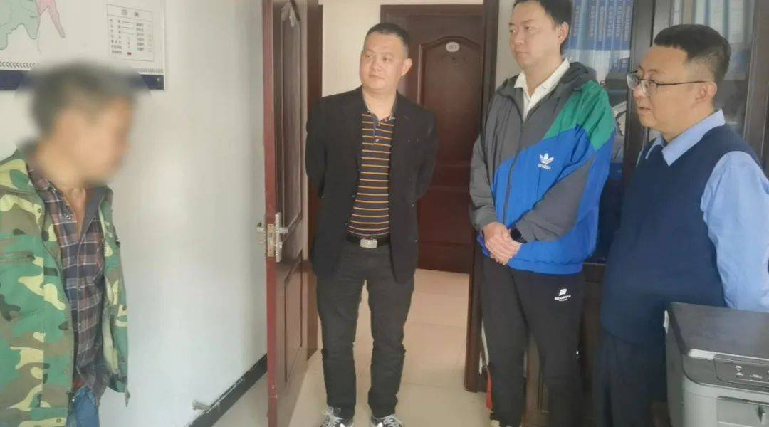 迅速展开进一步的走访调查和深入分析,最终确定"张小军"就是已潜逃29